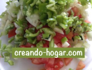 Picar los ingredientes en trozos pequeños